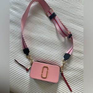 Marc Jacobs the snapshot in Pink Multi